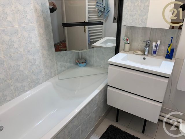 Afficher la photo en grand Appartement F4 à vendre - 4 pièces - 79.07 m2 - CHELLES - 77 - ILE-DE-FRANCE - Century 21 Agence H.L.