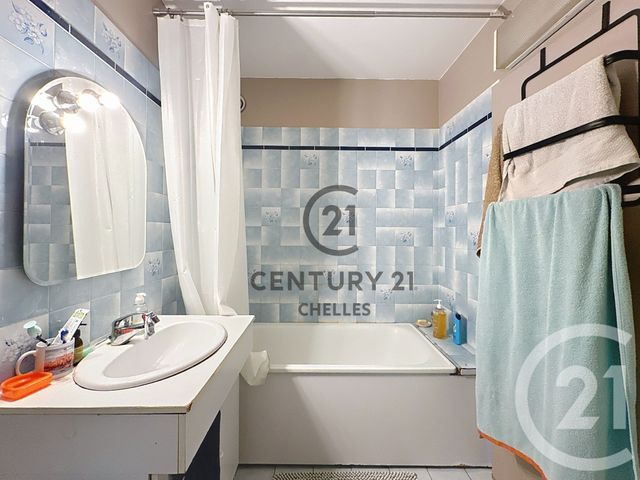 Appartement F3 à vendre - 3 pièces - 62.0 m2 - CHELLES - 77 - ILE-DE-FRANCE - Century 21 Agence H.L.