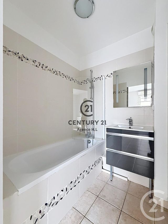 Appartement F2 à vendre - 2 pièces - 43.59 m2 - CHELLES - 77 - ILE-DE-FRANCE - Century 21 Agence H.L.