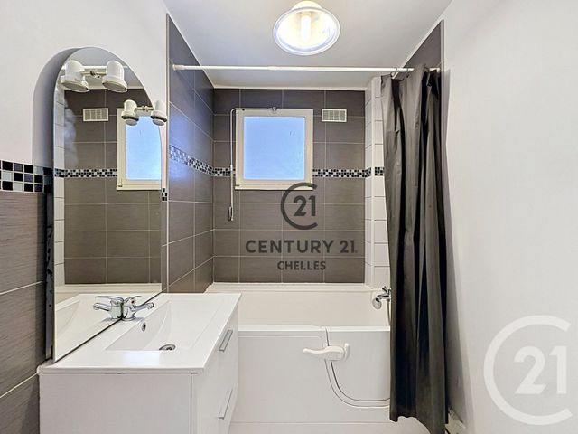 Appartement F2 à louer - 2 pièces - 45.75 m2 - GAGNY - 93 - ILE-DE-FRANCE - Century 21 Agence H.L.