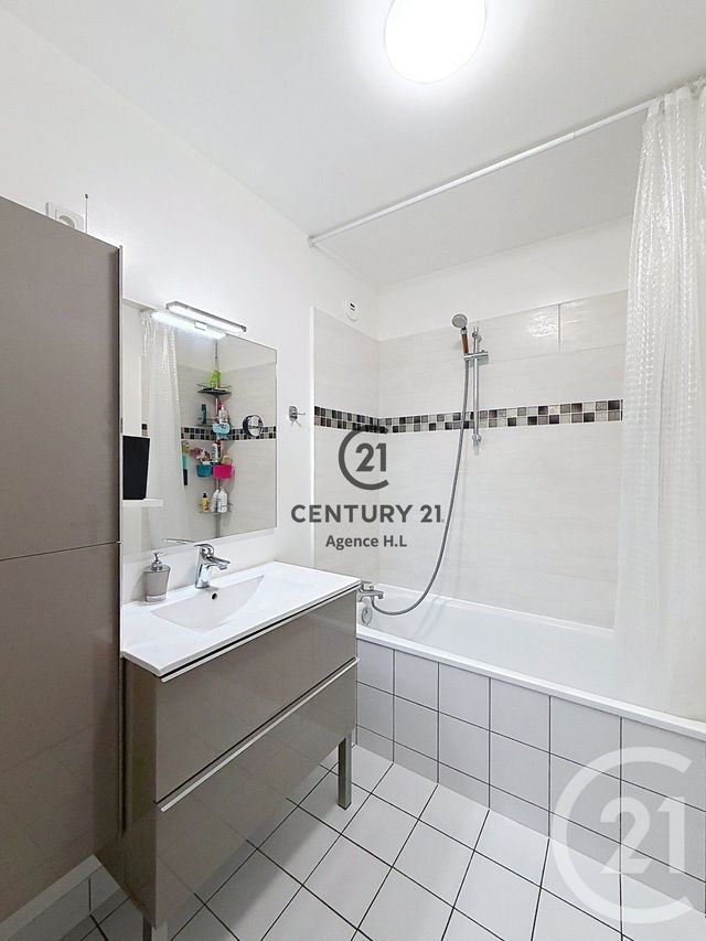 Appartement F3 à vendre - 3 pièces - 76.04 m2 - GAGNY - 93 - ILE-DE-FRANCE - Century 21 Agence H.L.