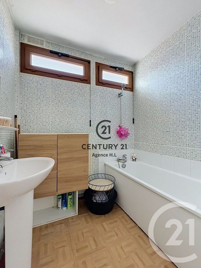 Appartement F2 à vendre - 2 pièces - 44.34 m2 - CHELLES - 77 - ILE-DE-FRANCE - Century 21 Agence H.L.